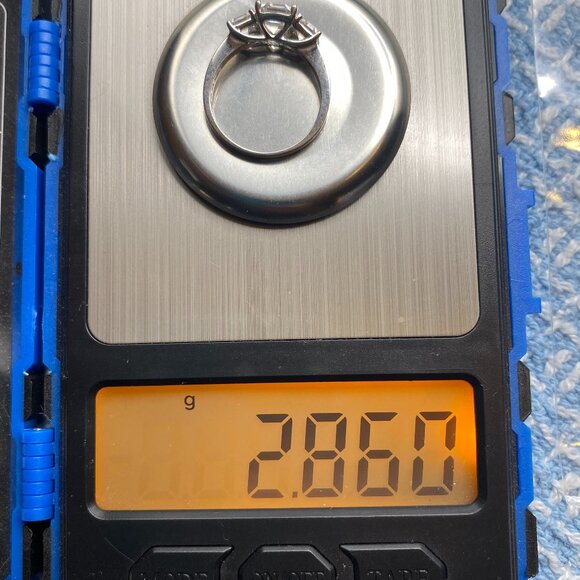 SW 14K White Gold Ring Sz. 6 - 3 x Cubic Zirconia Asscher Cut - 2.86 gm, 2.71 ct - Picture 16 of 16